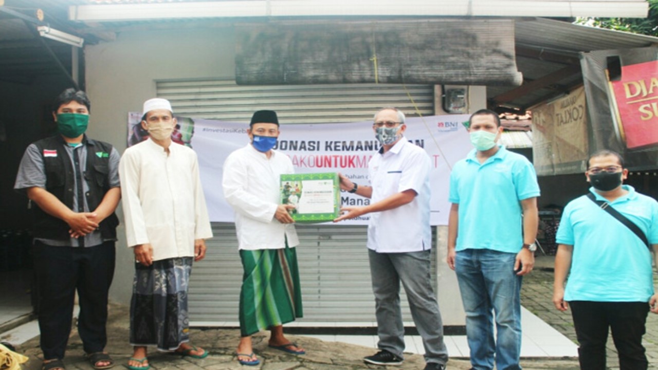 BNI Asset Management Terjun Langsung Salurkan Paket Sembako BNI Asset Management Terjun Langsung Salurkan Paket Sembako