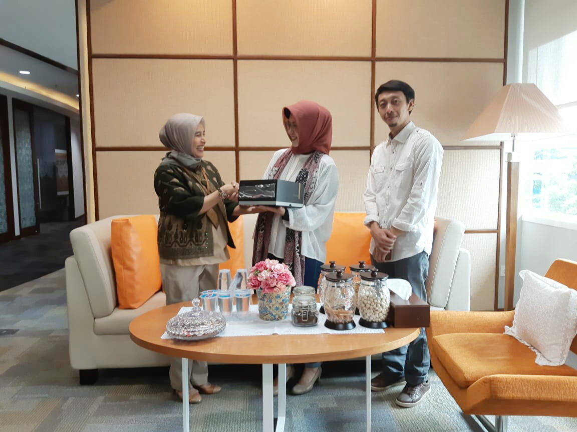 Hari Pelanggan Nasional, BNI Asset Management memberikan Kejutan Cake kepada Investor Hari Pelanggan Nasional, BNI Asset Management memberikan Kejutan Cake kepada Investor